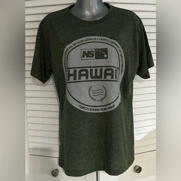 Olive green short sleeve tee featuring Hawaii - Picture 2 of 4